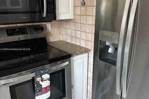 Townhouse in Miami, Florida 3 bedrooms, 126.81 sq.m. № 1967124 - photo 12