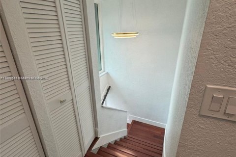 Townhouse in Miami, Florida 3 bedrooms, 126.81 sq.m. № 1967124 - photo 15