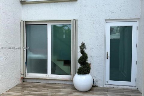 Townhouse in Miami, Florida 3 bedrooms, 126.81 sq.m. № 1967124 - photo 4