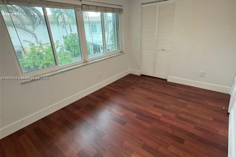 Townhouse in Miami, Florida 3 bedrooms, 126.81 sq.m. № 1967124 - photo 19