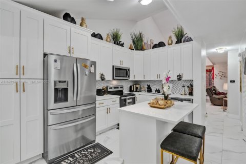 Adosado en venta en Tamarac, Florida, 3 dormitorios, 121.79 m2 № 1948755 - foto 2