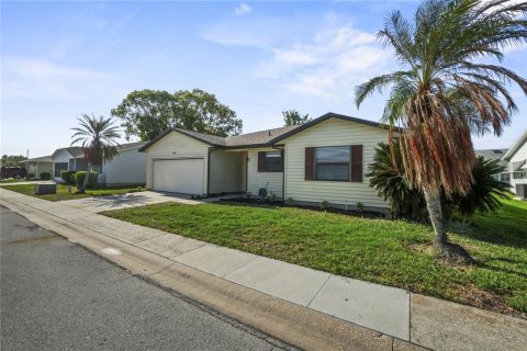 Villa ou maison à vendre à Lakeland, Floride: 2 chambres, 129.51 m2 № 2148360 - photo 2