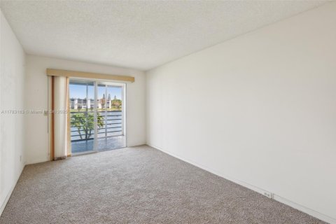 Condo in Boca Raton, Florida, 2 bedrooms  № 1709121 - photo 16