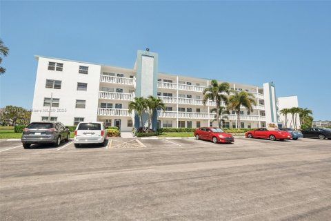 Condo in Boca Raton, Florida, 2 bedrooms  № 1709121 - photo 27
