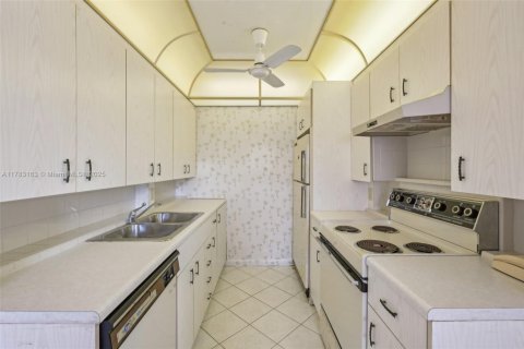 Condo in Boca Raton, Florida, 2 bedrooms  № 1709121 - photo 9