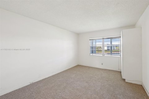 Condo in Boca Raton, Florida, 2 bedrooms  № 1709121 - photo 13