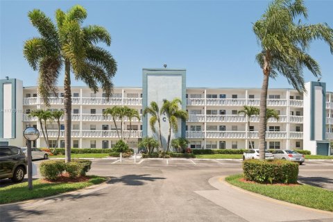 Condo in Boca Raton, Florida, 2 bedrooms  № 1709121 - photo 1