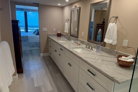 Condo in Daytona Beach, Florida, 2 bedrooms № 2156784 - photo 16