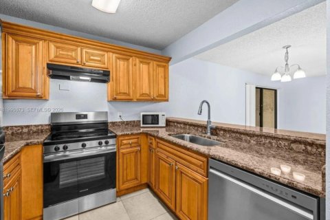 Condominio en alquiler en West Palm Beach, Florida, 2 dormitorios, 83.61 m2 № 2058041 - foto 11