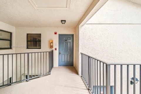 Condominio en alquiler en West Palm Beach, Florida, 2 dormitorios, 83.61 m2 № 2058041 - foto 5