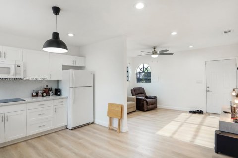 Propiedad comercial en venta en Miami, Florida, 234.58 m2 № 1970283 - foto 13