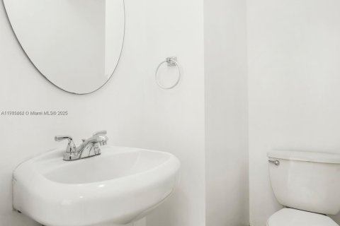 Propiedad comercial en venta en Miami, Florida, 234.58 m2 № 1970283 - foto 6