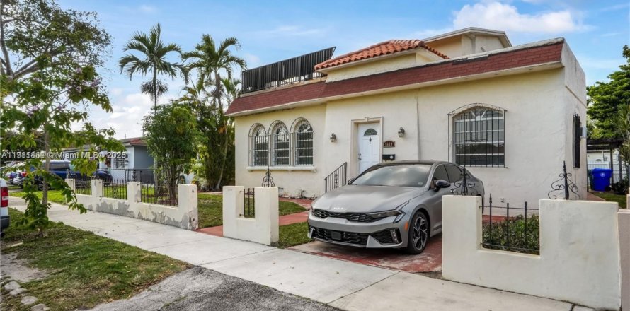 Propiedad comercial en Miami, Florida 234.58 m2 № 1970283