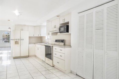 Propiedad comercial en venta en Miami, Florida, 234.58 m2 № 1970283 - foto 5