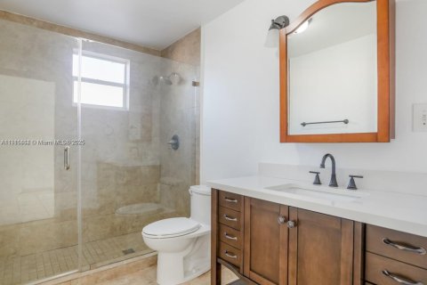 Propiedad comercial en venta en Miami, Florida, 234.58 m2 № 1970283 - foto 9