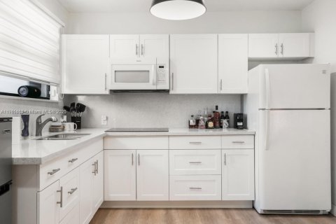 Propiedad comercial en venta en Miami, Florida, 234.58 m2 № 1970283 - foto 11