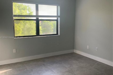 Townhouse in Miami, Florida 2 bedrooms, 141.21 sq.m. № 1880024 - photo 13