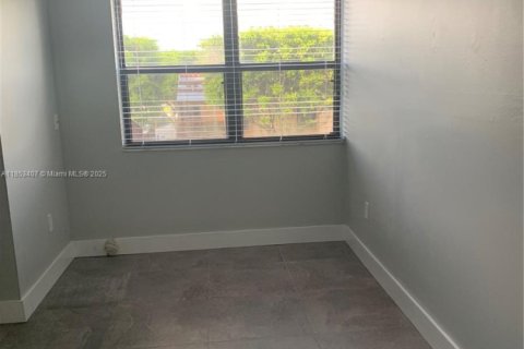 Townhouse in Miami, Florida 2 bedrooms, 141.21 sq.m. № 1880024 - photo 17
