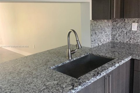 Townhouse in Miami, Florida 2 bedrooms, 141.21 sq.m. № 1880024 - photo 7