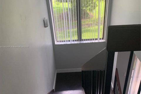 Townhouse in Miami, Florida 2 bedrooms, 141.21 sq.m. № 1880024 - photo 19