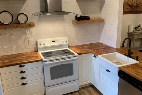 Adosado en alquiler en Miami, Florida, 2 dormitorios, 98.48 m2 № 1937682 - foto 2