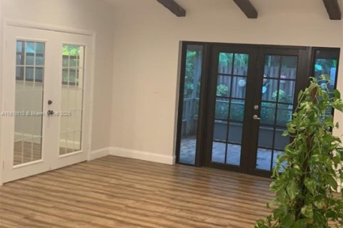 Adosado en alquiler en Miami, Florida, 2 dormitorios, 98.48 m2 № 1937682 - foto 1