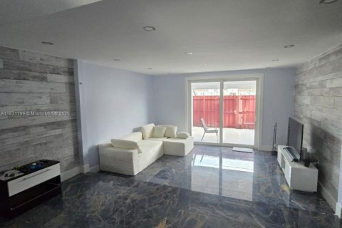 Купить таунхаус в Майами, Флорида 2 спальни, 105.91м2, № 1958262 - фото 4