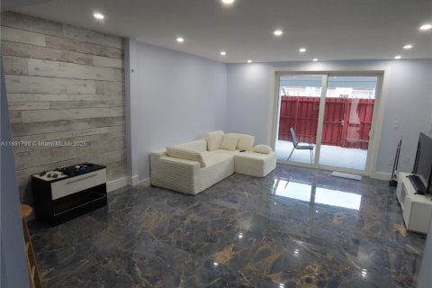 Купить таунхаус в Майами, Флорида 2 спальни, 105.91м2, № 1958262 - фото 7