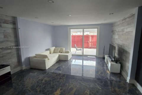 Купить таунхаус в Майами, Флорида 2 спальни, 105.91м2, № 1958262 - фото 3