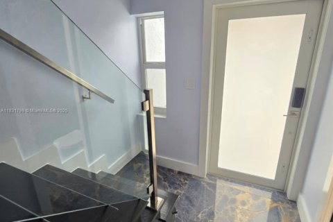 Купить таунхаус в Майами, Флорида 2 спальни, 105.91м2, № 1958262 - фото 19