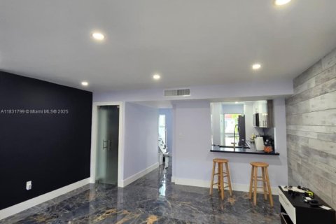 Купить таунхаус в Майами, Флорида 2 спальни, 105.91м2, № 1958262 - фото 5