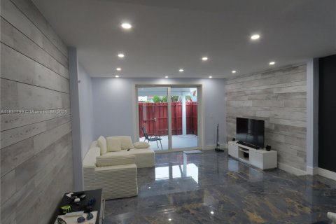 Купить таунхаус в Майами, Флорида 2 спальни, 105.91м2, № 1958262 - фото 27