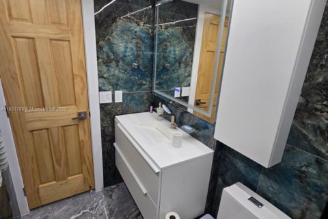 Купить таунхаус в Майами, Флорида 2 спальни, 105.91м2, № 1958262 - фото 24