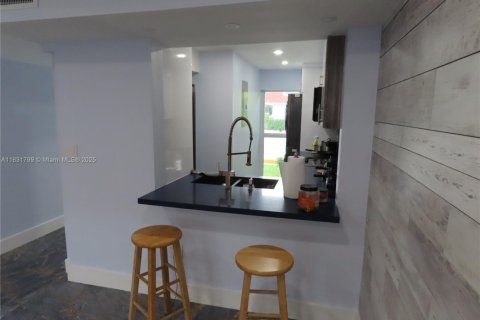 Купить таунхаус в Майами, Флорида 2 спальни, 105.91м2, № 1958262 - фото 12