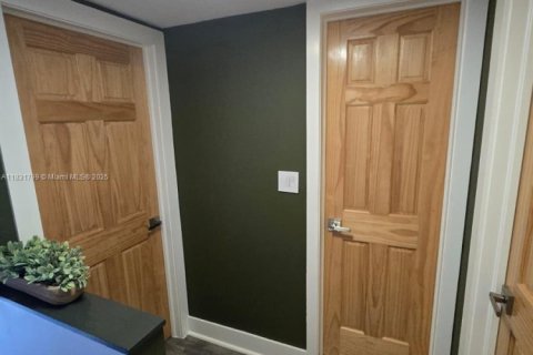 Купить таунхаус в Майами, Флорида 2 спальни, 105.91м2, № 1958262 - фото 30