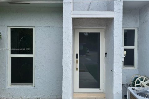 Купить таунхаус в Майами, Флорида 2 спальни, 105.91м2, № 1958262 - фото 2