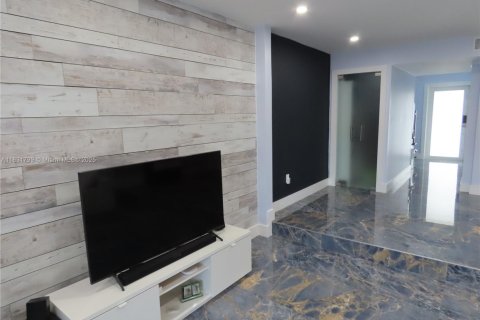 Купить таунхаус в Майами, Флорида 2 спальни, 105.91м2, № 1958262 - фото 11