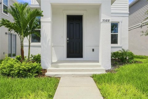 House in Davenport, Florida 3 bedrooms, 146.14 sq.m. № 2379815 - photo 2