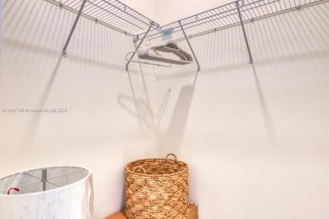 Снять в аренду квартиру в Дорал, Флорида 2 спальни, 99.59м2, № 1963819 - фото 12