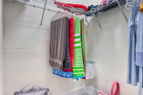 Снять в аренду квартиру в Дорал, Флорида 2 спальни, 99.59м2, № 1963819 - фото 5