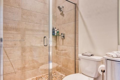 Снять в аренду квартиру в Дорал, Флорида 2 спальни, 99.59м2, № 1963819 - фото 4