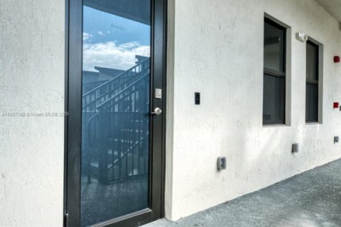 Снять в аренду квартиру в Дорал, Флорида 2 спальни, 99.59м2, № 1963819 - фото 26