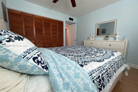 Condo in Miami, Florida, 3 bedrooms  № 1994818 - photo 16