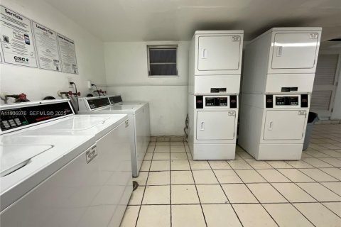 Condo in Miami, Florida, 3 bedrooms  № 1994818 - photo 29