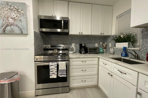 Condo in Miami, Florida, 3 bedrooms  № 1994818 - photo 8