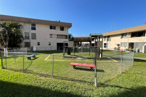 Condo in Miami, Florida, 3 bedrooms  № 1994818 - photo 30