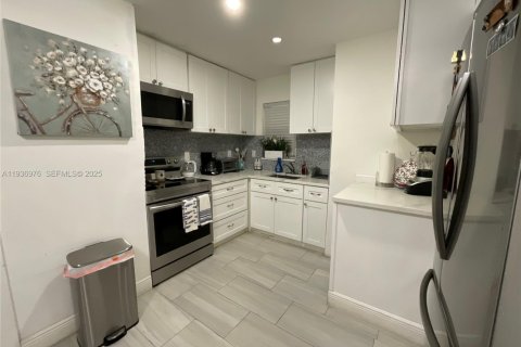 Condo in Miami, Florida, 3 bedrooms  № 1994818 - photo 5