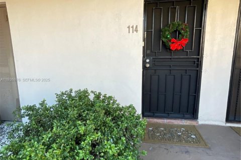 Condo in Miami, Florida, 3 bedrooms  № 1994818 - photo 2