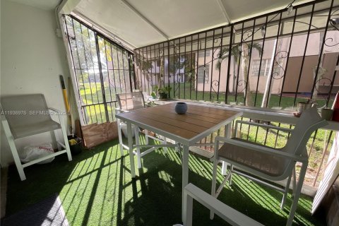 Condo in Miami, Florida, 3 bedrooms  № 1994818 - photo 26