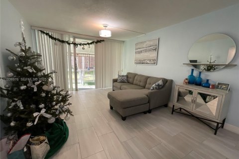 Condo in Miami, Florida, 3 bedrooms  № 1994818 - photo 11